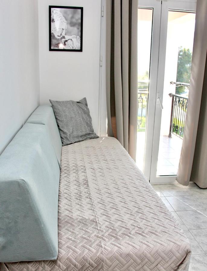 Cozy Flat At Regina Apartments Alykanas  Ngoại thất bức ảnh